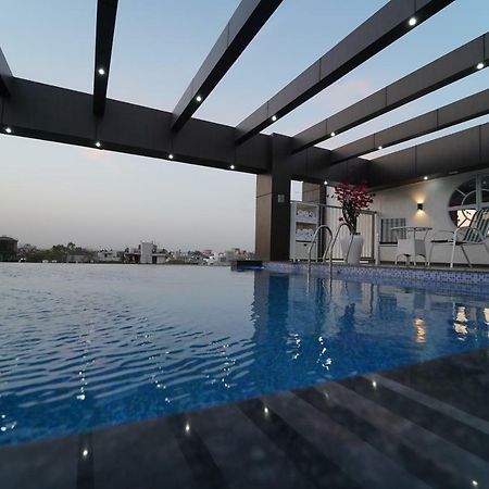 Rockland Hotel, C.R Park New Delhi Buitenkant foto