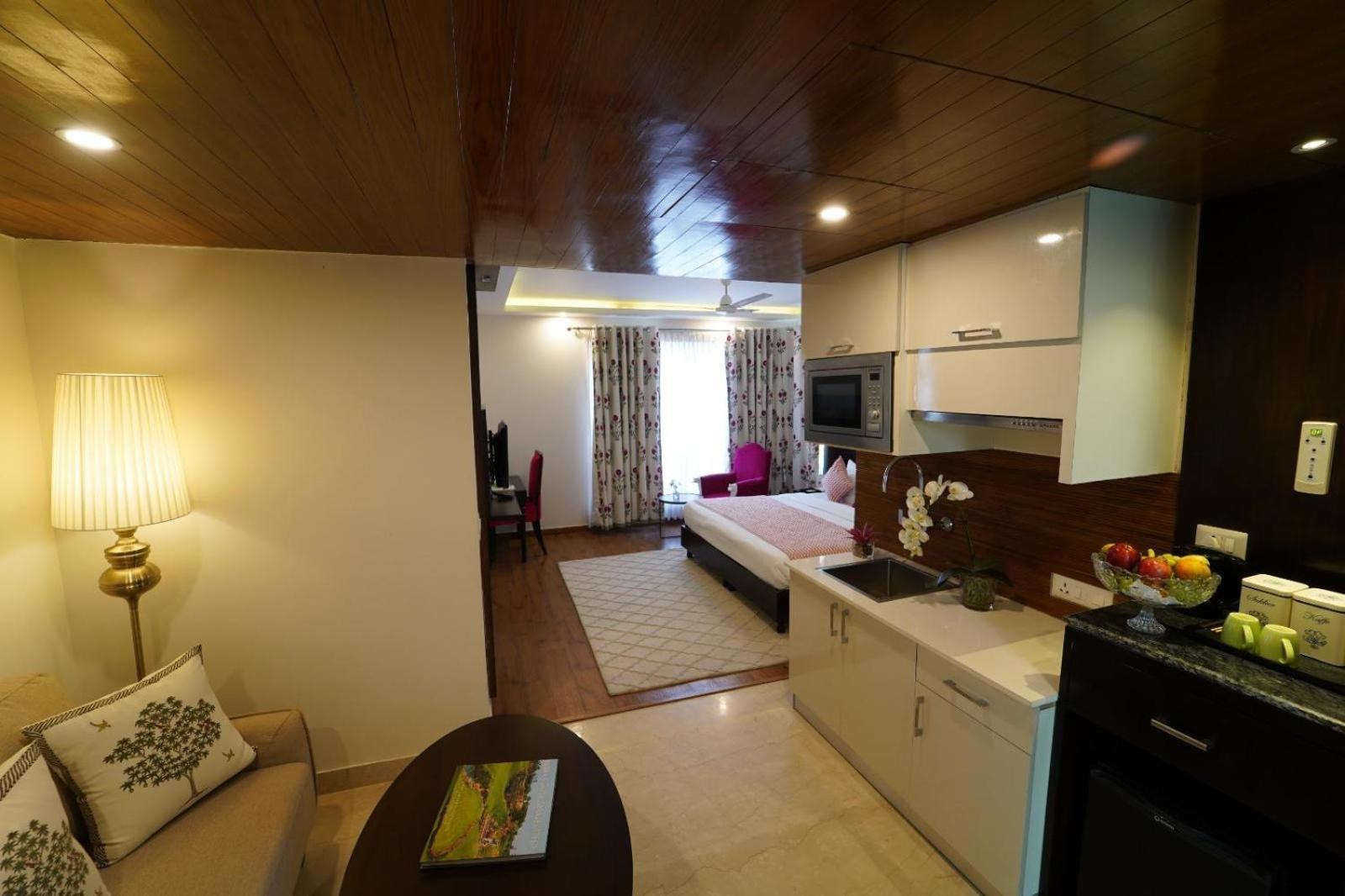 Rockland Hotel, C.R Park New Delhi Buitenkant foto