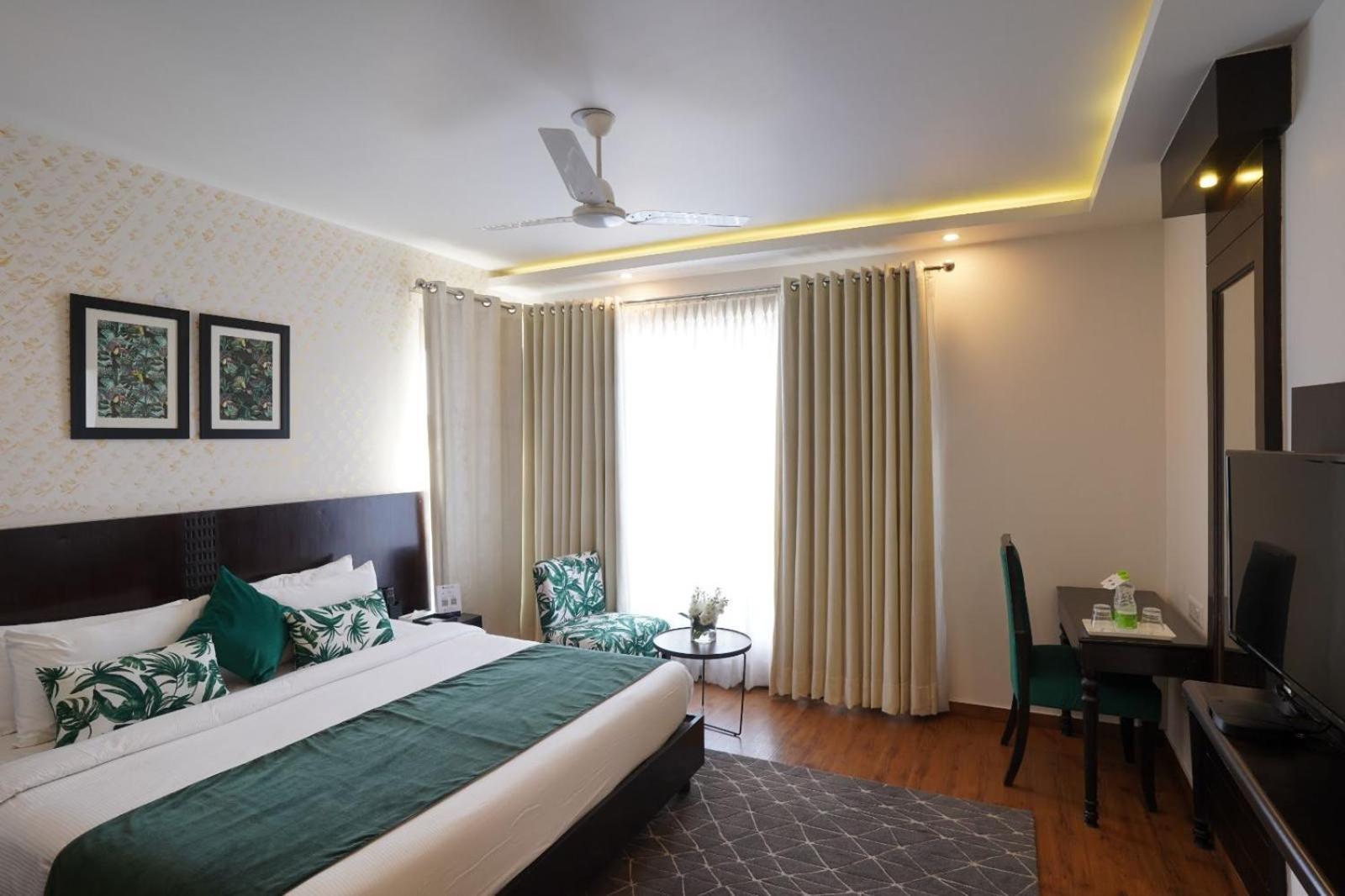 Rockland Hotel, C.R Park New Delhi Buitenkant foto