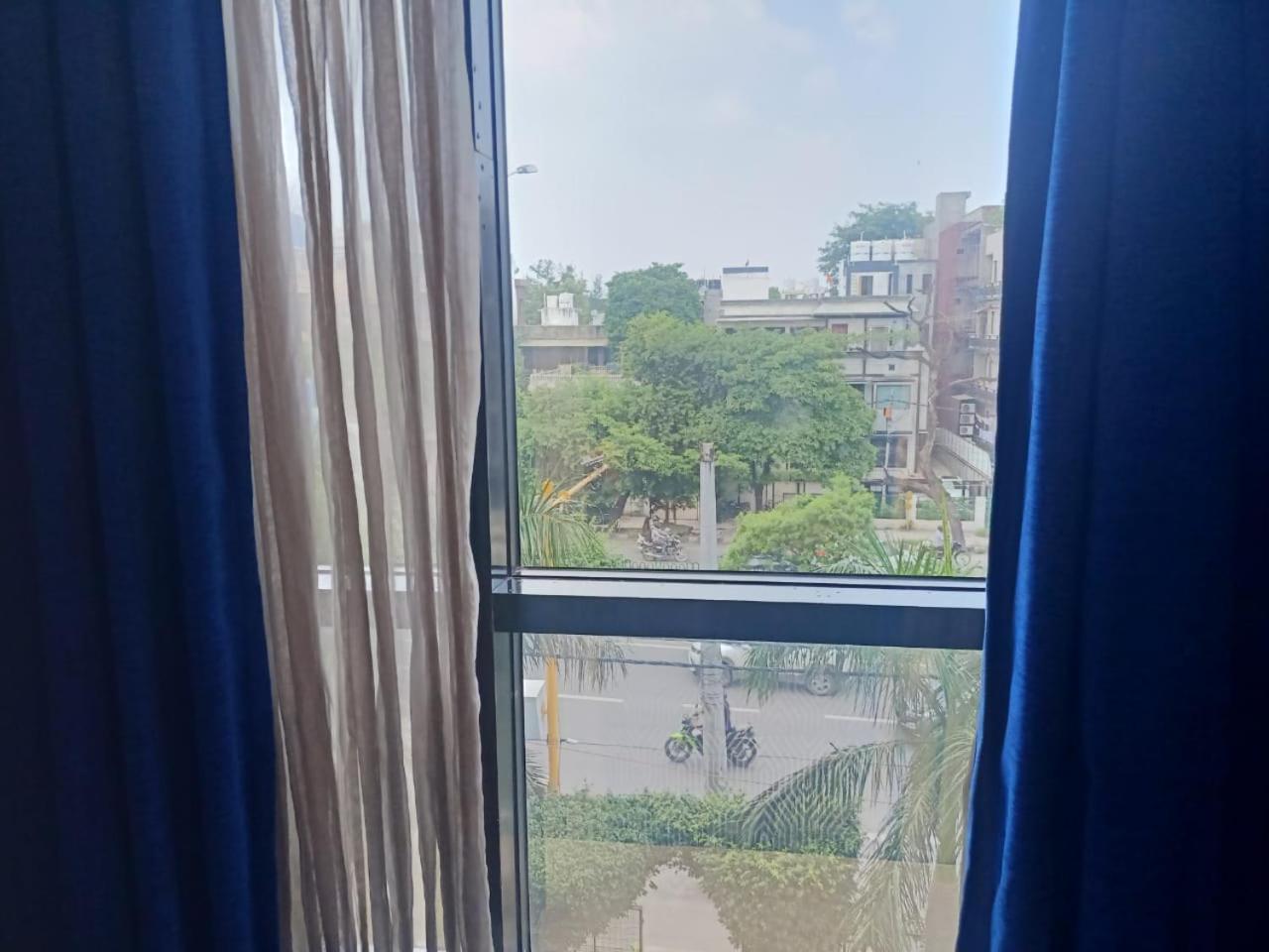Rockland Hotel, C.R Park New Delhi Buitenkant foto