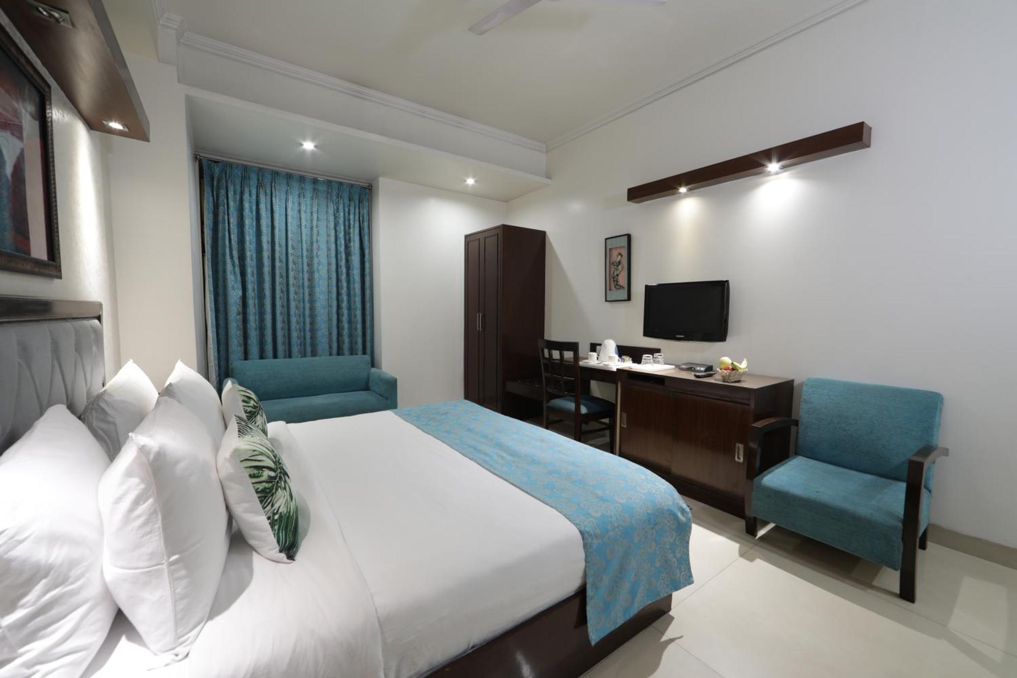 Rockland Hotel, C.R Park New Delhi Buitenkant foto