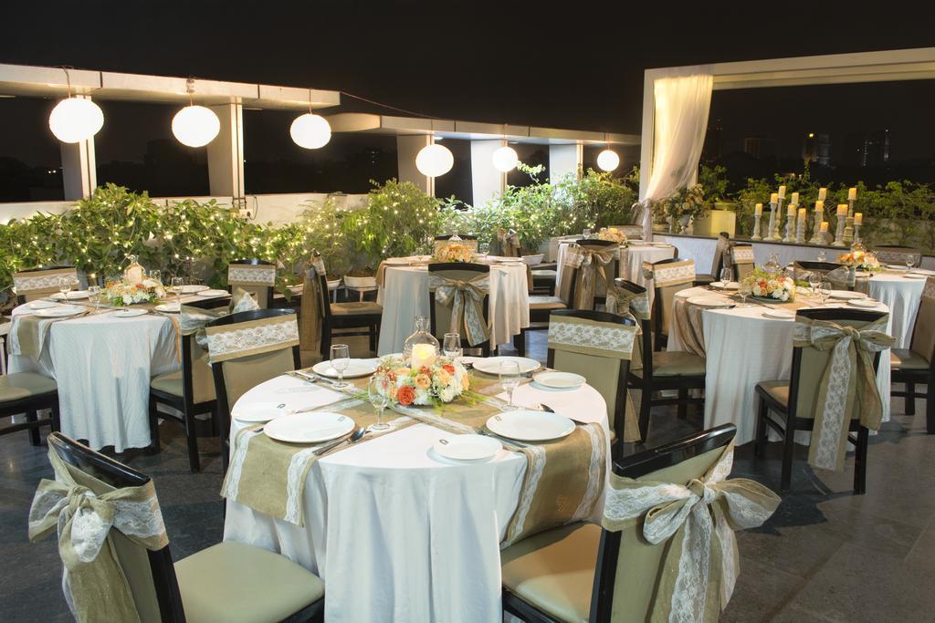 Rockland Hotel, C.R Park New Delhi Buitenkant foto