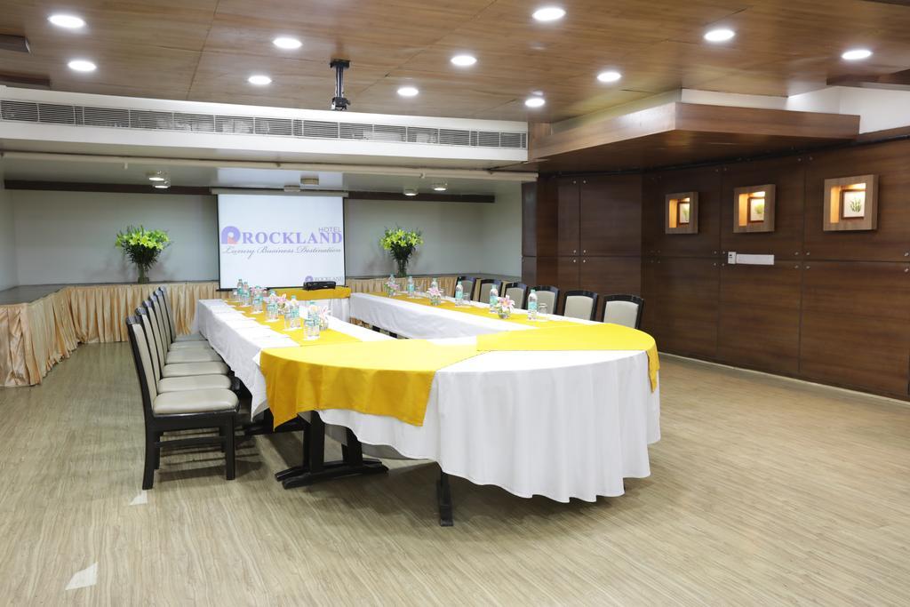 Rockland Hotel, C.R Park New Delhi Buitenkant foto
