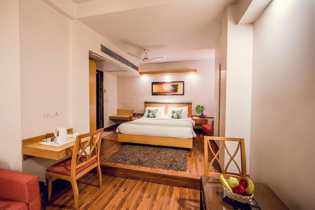 Rockland Hotel, C.R Park New Delhi Buitenkant foto