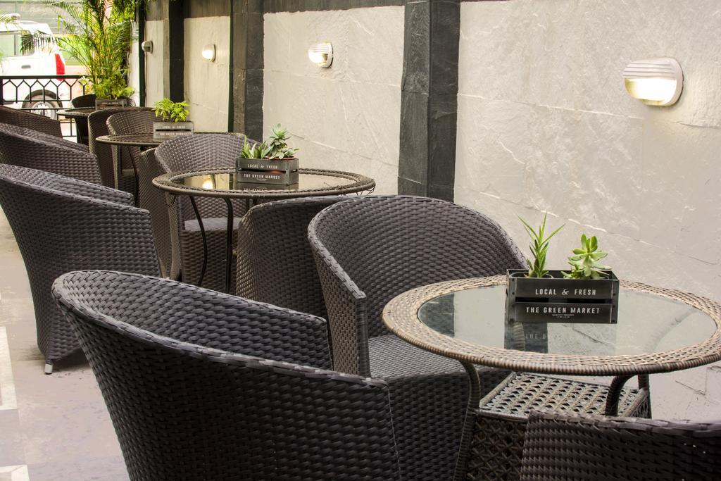Rockland Hotel, C.R Park New Delhi Buitenkant foto