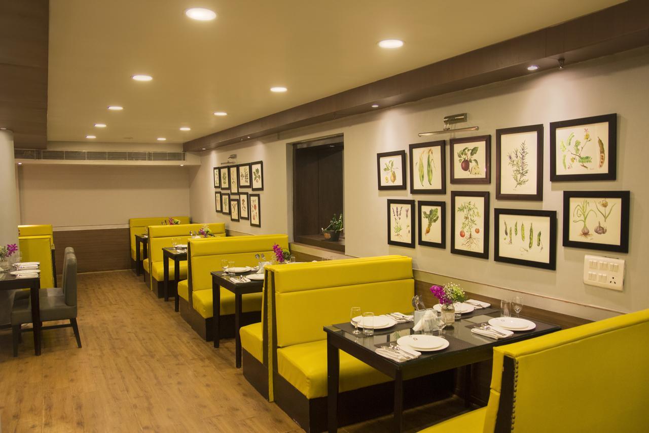 Rockland Hotel, C.R Park New Delhi Buitenkant foto