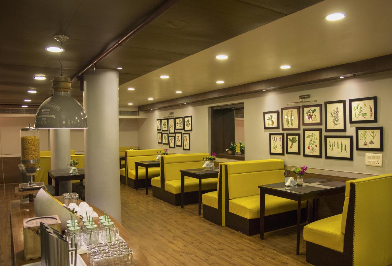 Rockland Hotel, C.R Park New Delhi Buitenkant foto