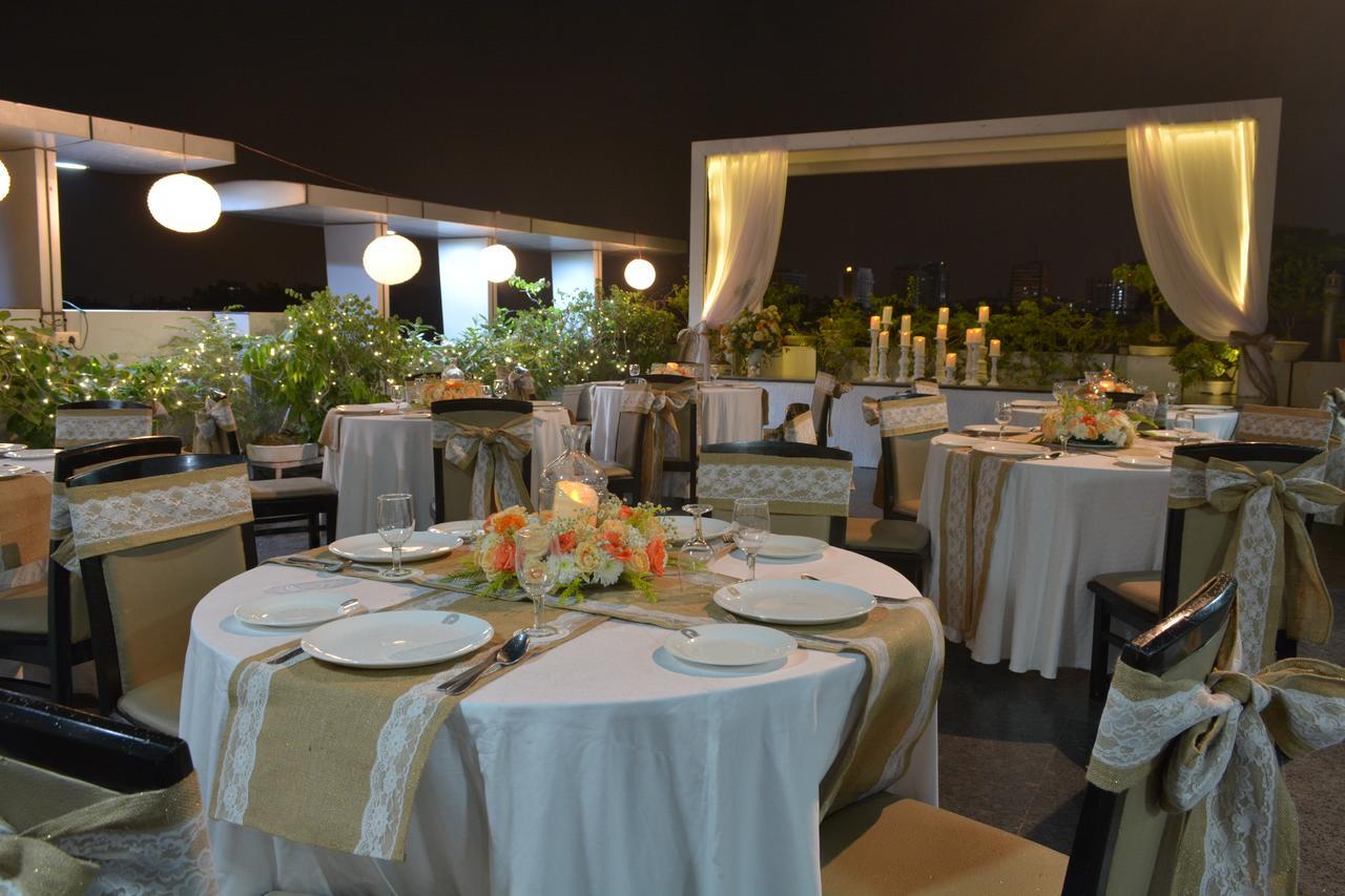 Rockland Hotel, C.R Park New Delhi Buitenkant foto