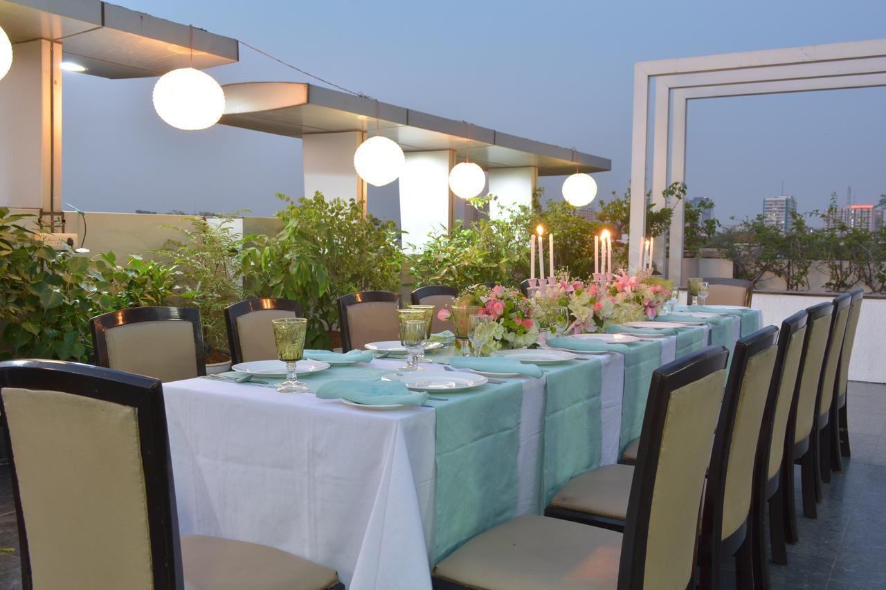 Rockland Hotel, C.R Park New Delhi Buitenkant foto