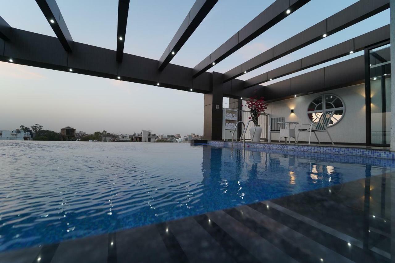 Rockland Hotel, C.R Park New Delhi Buitenkant foto
