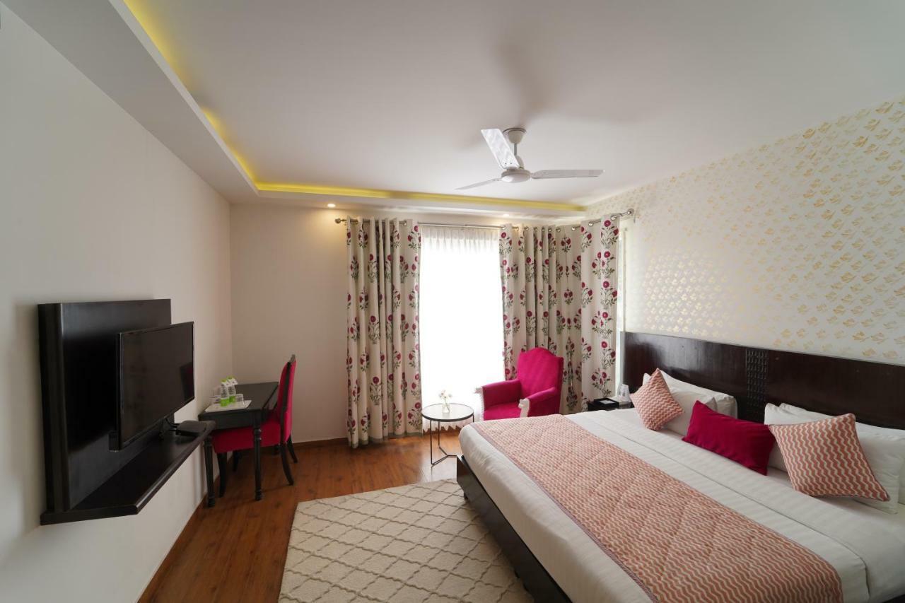 Rockland Hotel, C.R Park New Delhi Buitenkant foto