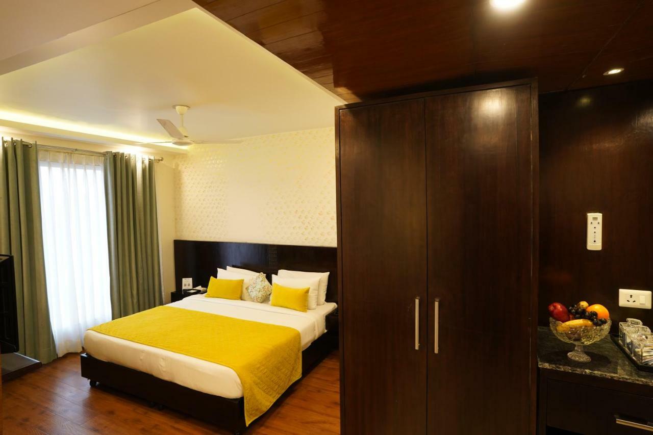 Rockland Hotel, C.R Park New Delhi Buitenkant foto
