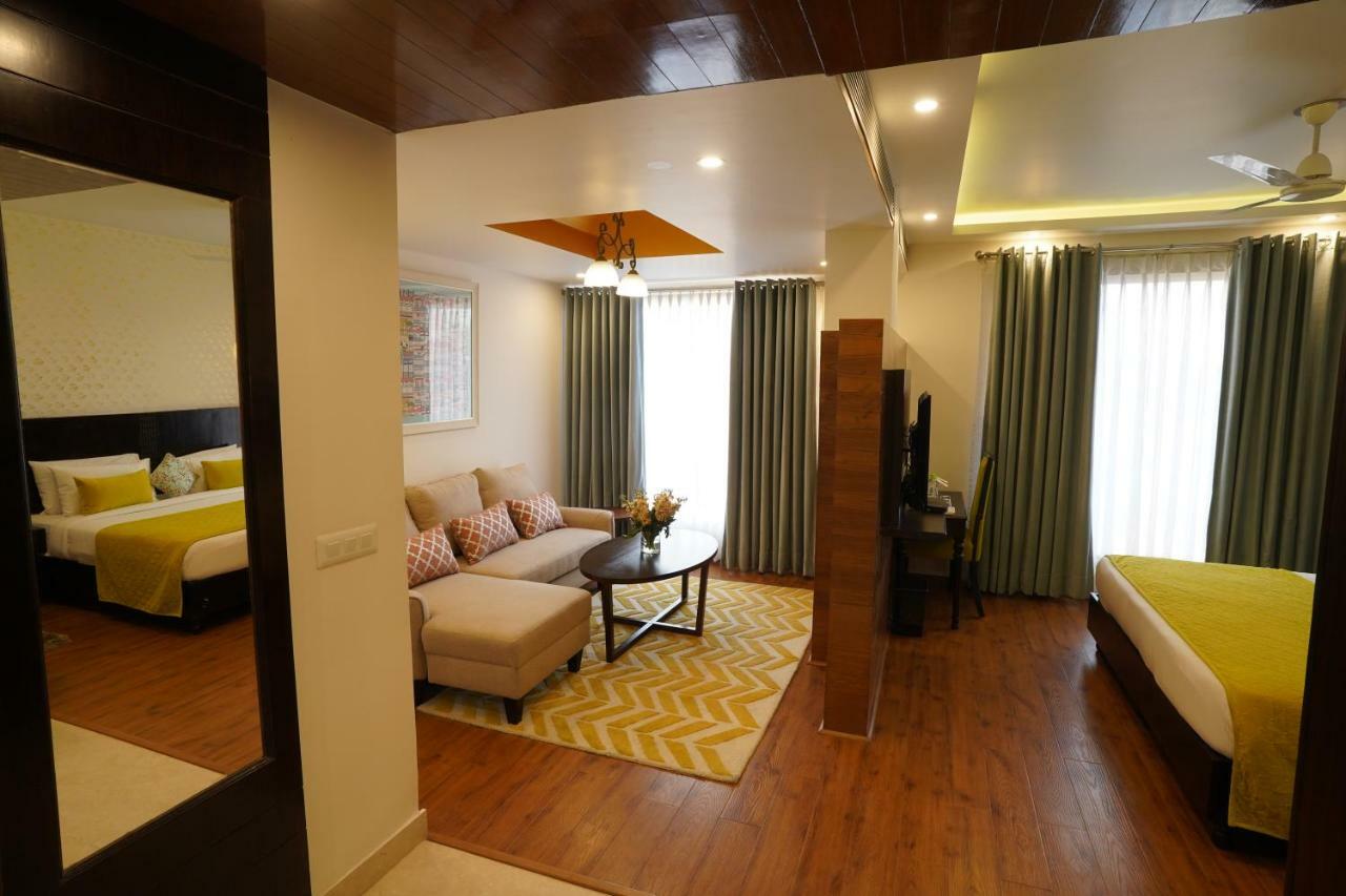 Rockland Hotel, C.R Park New Delhi Buitenkant foto