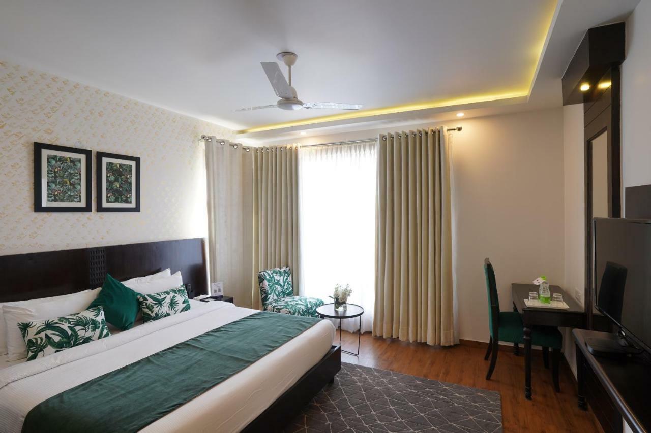 Rockland Hotel, C.R Park New Delhi Buitenkant foto