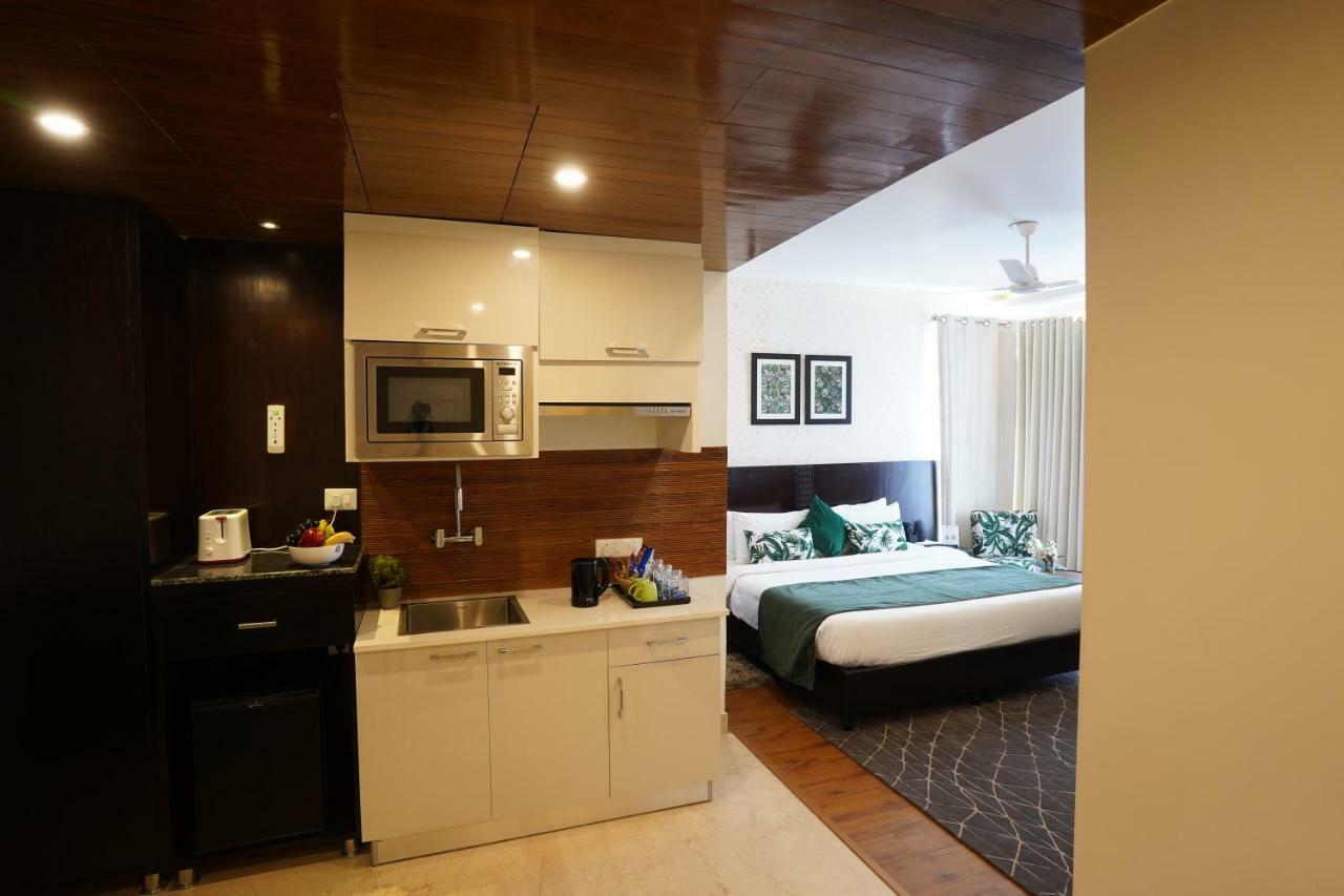 Rockland Hotel, C.R Park New Delhi Buitenkant foto