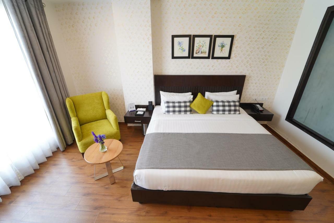 Rockland Hotel, C.R Park New Delhi Buitenkant foto